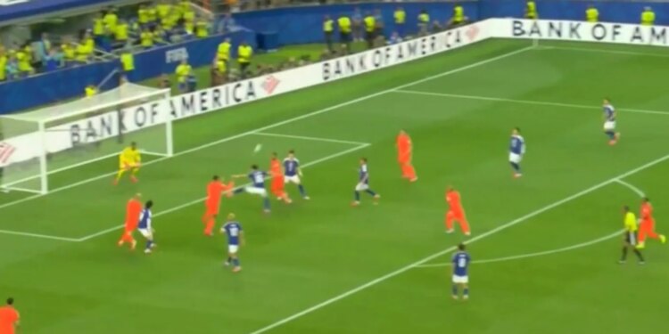 Live Holandë-Japoni: Zhbllokohet sfida, kapiteni Van Dijk thyen murin Suzuki (Video)