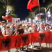 Live/ Ju erdhi fundi, dita e 27-të e protestës, qytetarët marshojnë në rrugët e kryeqytetit, Çohuni nga kafja