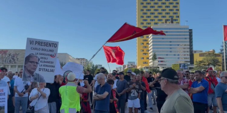 Live: Qytetarët marshojnë drejt Kryeministrisë afër Italisë, socialistët festojnë; aktivisti: Mos shkoni në mitingun e PS, kujdes provokimet