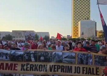Live/ Sot, dita e 28-të e protestës: qytetarët mblidhen në sheshin Skënderbej para marshimit drejt Kryeministrisë
