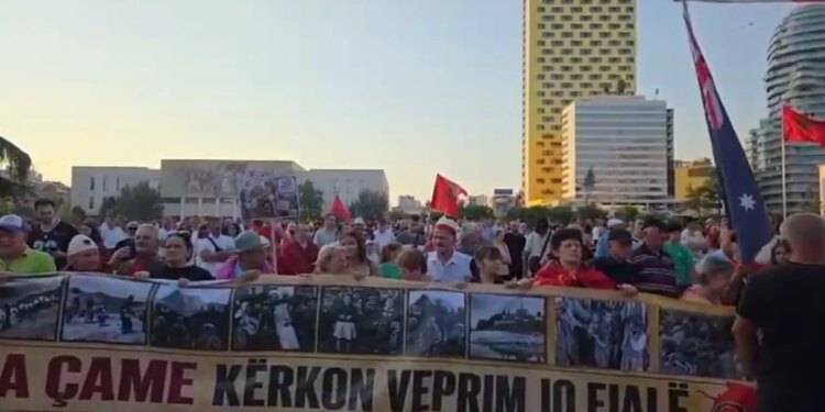 Live/ Sot, dita e 28-të e protestës: qytetarët mblidhen në sheshin Skënderbej para marshimit drejt Kryeministrisë