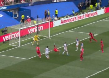 Live Zvicër-Bosnje: festa helvete shpërthen, Xhaka me shokë gjejnë më në fund avantazhin (Video)