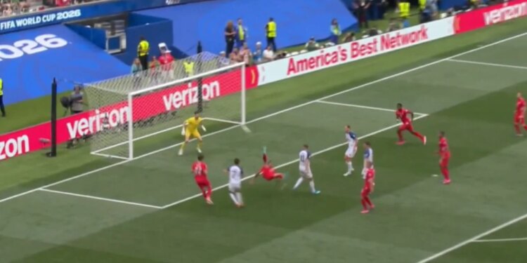 Live Zvicër-Bosnje: festa helvete shpërthen, Xhaka me shokë gjejnë më në fund avantazhin (Video)