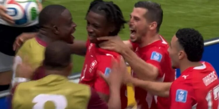 Live Zvicër–Bosnje: Helvetët hedhin ‘KO’ ballkanasit, vjen goli i dytë në fund të takimit (Video)