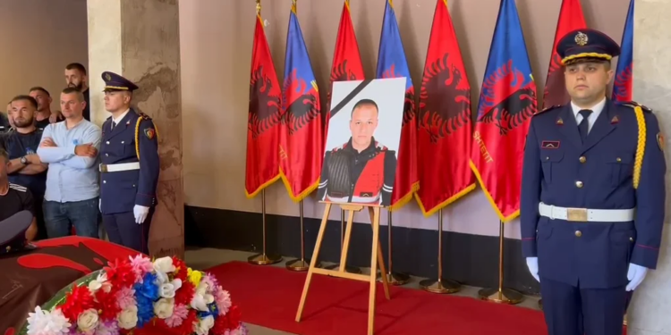 Lot e trishtim, nisin homazhet për policin hero të vrarë në krye të detyrës gjatë aksionit në Maliq