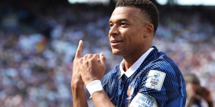 Mbappe, ndeshja e 100 me Francën: S'ka gjë më të rëndësishme se kombëtarja. Messi: Dija do të shënonte
