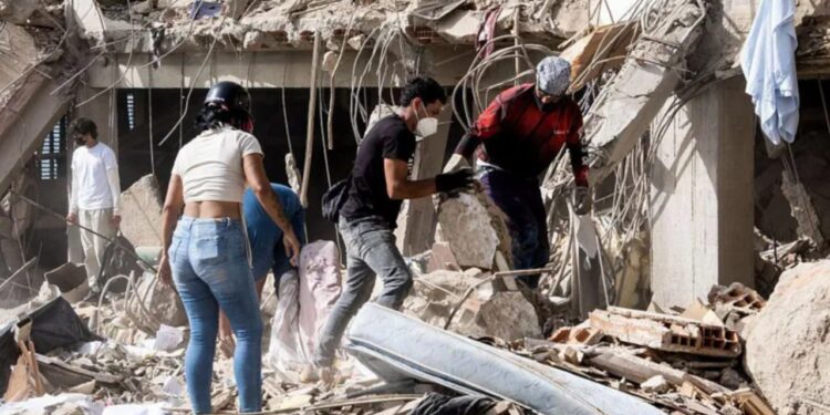 Mbi 1,400 viktima të shkaktuara nga tërmetet në Venezuelë, familjet kërkojnë me dëshpërim të mbijetuarit nën rrënoja