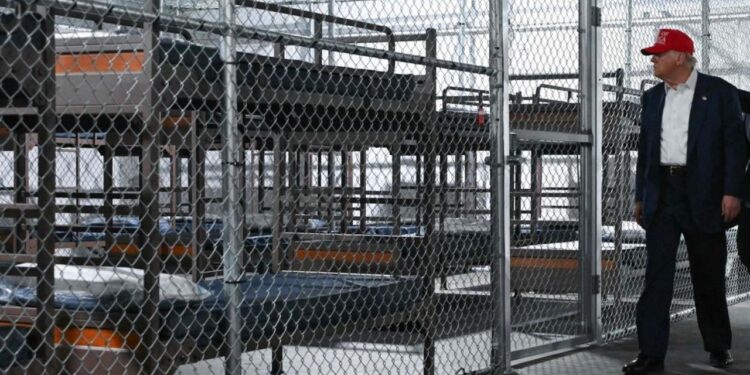 Mbyllet burgu famëkeq Alligator Alcatraz, i kritikuar për kushte çnjerëzore; qendra e deportimit funksionoi vetëm një vit
