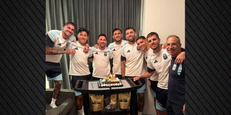 Messi shuan 39 qirinj pa Antonelën dhe fëmijët, por i rrethuar nga familja e Argjentinës