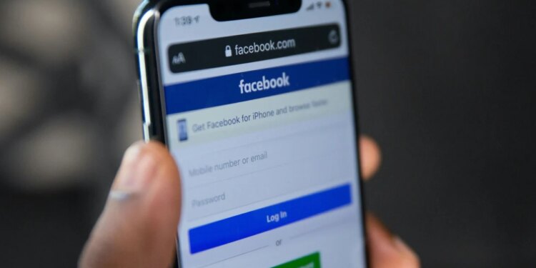 Meta fik dritat, rrjetet sociale bien në të gjithë botën