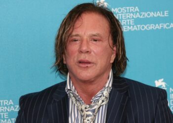 Mickey Rourke shqetëson fansat, duket pa dhëmbë në rrugët e Los Angeles
