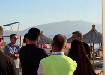 Ministri Gonxhe inspekton plazhet e Vlorës: Të respektohet hapësira publike, zero tolerancë për abuzuesit