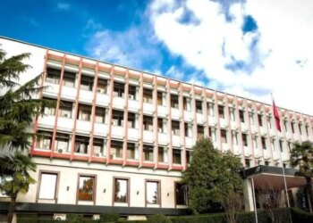Ministria e Jashtme: Heqja e flamurit të Ambasadës së Izraelit në Tiranë është turpshme dhe papranueshme