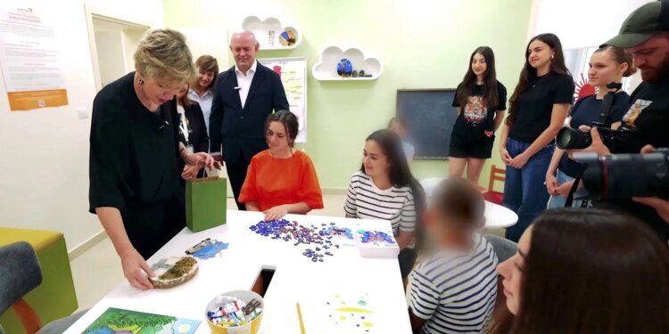 Ministrja e Shëndetësisë Sala viziton qendrën multifunksionale për shërbime të aftësisë ndryshe në Librazhd