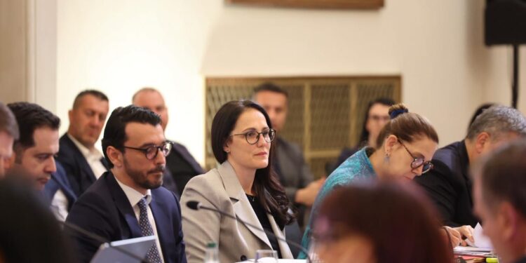 Miratohet VKM-ja për kreditë e buta për punonjësit e administratës; Ibrahimaj: 300 kuota, normë interesi zero