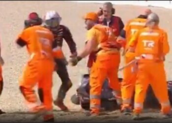 MotoGP: Bezzecchi skualifikohet në Brno pasi shtyu një nga komisarët e garës pas rrëzimit