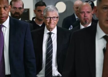 Nën akuzë, Bill Gates dëshmon me dyer të mbyllura në Kongres për lidhjet me Jeffrey Epstein
