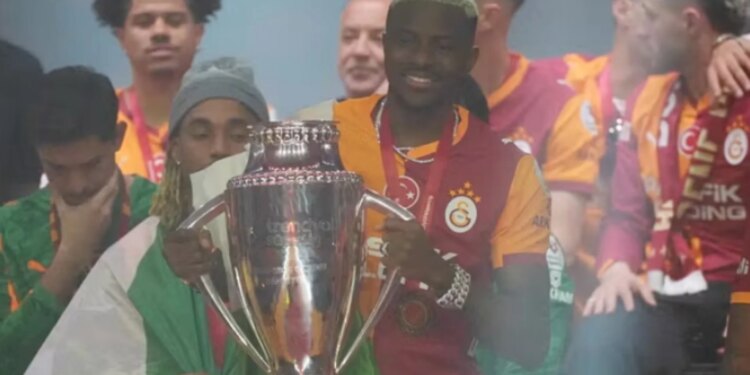 Nigeria: Trajneri tha se Osimhen ndoshta ndryshon skuadër, reagon sulmuesi: Fjalë të zmadhuara dhe jashtë kontekstit