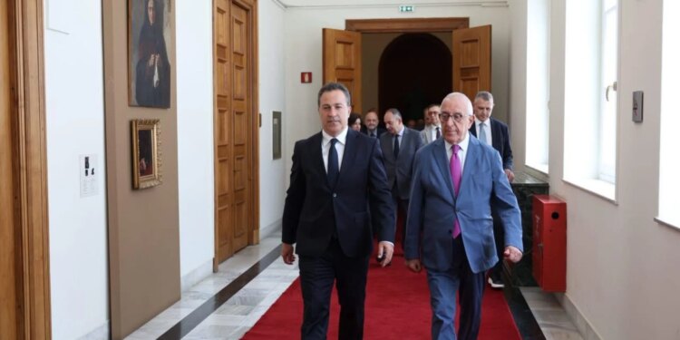 Niko Peleshi pritet në Athinë nga homologu grek: Komuniteti i emigrantëve shqiptarë dhe minoriteti grek, dy ura lidhëse