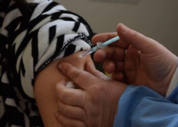 Nis vaksinimi i djemve 13-vjeçarë në Shqipëri për mbrojtje kundër HPV