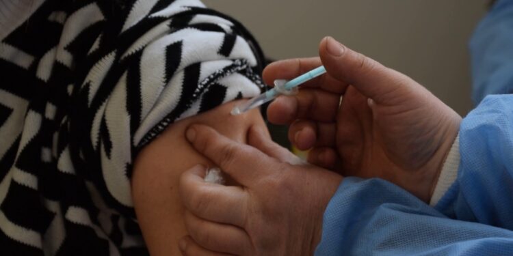 Nis vaksinimi i djemve 13-vjeçarë në Shqipëri për mbrojtje kundër HPV