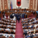 Një orë pushim nuk zbuti tensionet, deputetët e PD-së sërish gardh te foltorja, nuk lejojnë ministrin të flasë