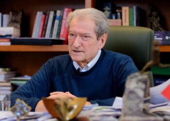 Nuk jemi kundër investimeve të huaja, por … Berisha shfrytëzon protestën për qeveri kujdestare për të përgatitur zgjedhjet