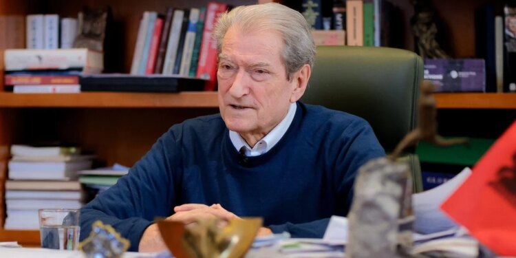 Nuk jemi kundër investimeve të huaja, por … Berisha shfrytëzon protestën për qeveri kujdestare për të përgatitur zgjedhjet