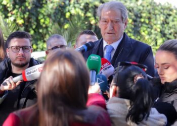 PD anulon foltoren e hënës për protestën e Zvërnecit? Berisha: Sot mbështesim tubimin e Koalicionit për Familjen