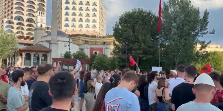 PD organizon përfshirjen në tubim, protestuesit qëndrojnë të pandryshuar: Edhe Sala ka mbaru, ka mbaru