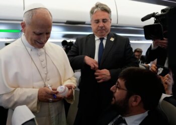 Papa me të gjithë, por Ati i Shenjtë shuan dilemat dhe zbulon skuadrën që mbështet në Spanjë