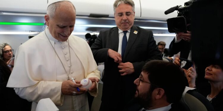 Papa me të gjithë, por Ati i Shenjtë shuan dilemat dhe zbulon skuadrën që mbështet në Spanjë