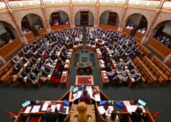Parlamenti hungarez vendos: asnjë kryeministër nuk mund të shërbejë më shumë se 8 vjet
