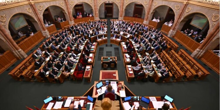 Parlamenti hungarez vendos: asnjë kryeministër nuk mund të shërbejë më shumë se 8 vjet