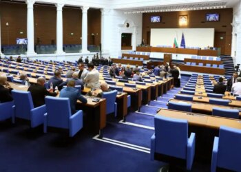 Pas 13 paketash ndihme nga nisja e luftës, Bullgaria thotë stop — pse ndaloi furnizimin e armëve për Ukrainën?