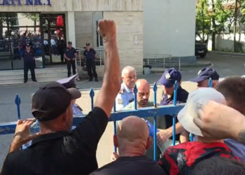 Pas disa orësh në komisariat, lirohen Dritan Goxhaj dhe një tjetër protestues