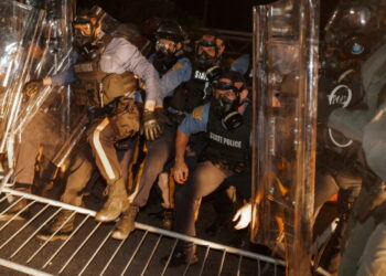 Pas përleshjeve në qendrën e emigrantëve në Newark, shtetrrethim në SHBA; protestat kundër politikave të Donald Trump përshkallëzohen