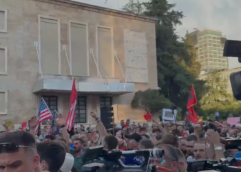 Pas përplasjeve FRPD dhe Lëvizjes Bashkë, organizatorët ndryshojnë strategji: Pa fjalime rastësore, do të flasin vetëm 5 personalitete