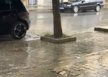 Pas vapës ekstreme, shi dhe erë të fortë: moti i keq shkakton dëme në Vlorë