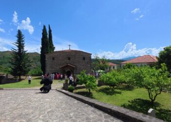 Pelegrinazh për Shën Joan Vladimirin: besimtarë shqiptarë dhe sllavë bashkohen në Shijon të Elbasanit për ditën e shenjtit