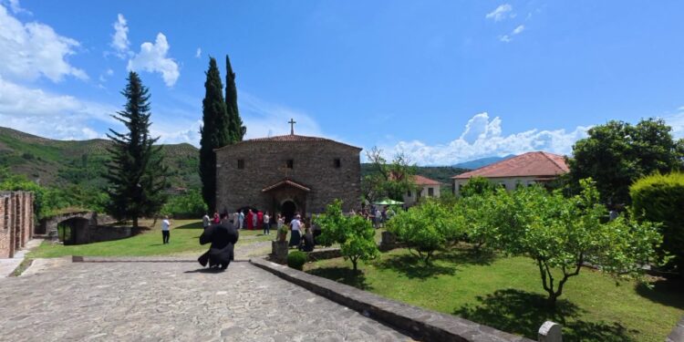 Pelegrinazh për Shën Joan Vladimirin: besimtarë shqiptarë dhe sllavë bashkohen në Shijon të Elbasanit për ditën e shenjtit