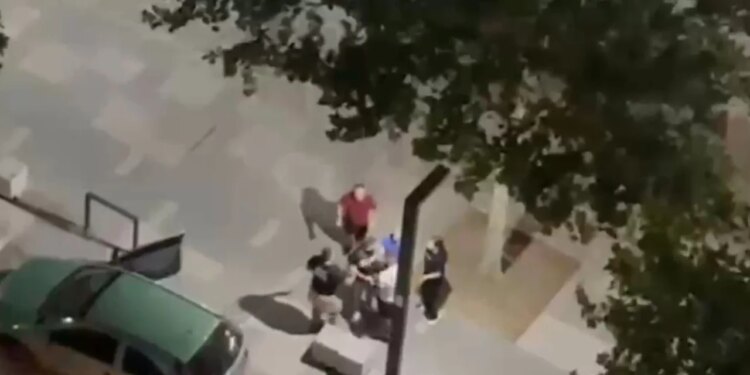 Përleshje me grushte e sende të forta në Vlorë, policia shoqëron disa qytetarë në komisariat