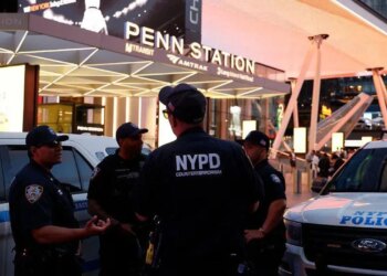 Pesë të plagosur në sulm me thikë në Penn Station, New Yorkut; arrestohet dyshuari; policia: i rënduar emocionalisht