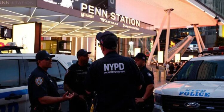 Pesë të plagosur në sulm me thikë në Penn Station, New Yorkut; arrestohet dyshuari; policia: i rënduar emocionalisht