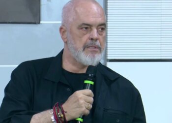 Po kur thonë 5 kushte, Rama ironizon protestuesit: Nëse jap dorëheqjen, si do i bëj katër tjerat?