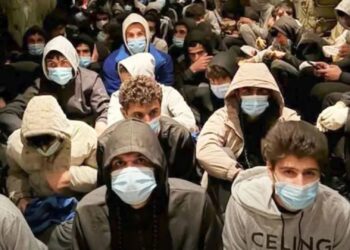 Po shkonin drejt Anglisë, 300 emigrantë u rrëmbyen dhe kërcënuan: Do ju heqim veshkat