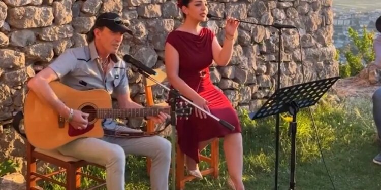 Poezi nën yje: Kalaja e Lezhës mirëpret poetë e artdashës në mbrëmje letrare