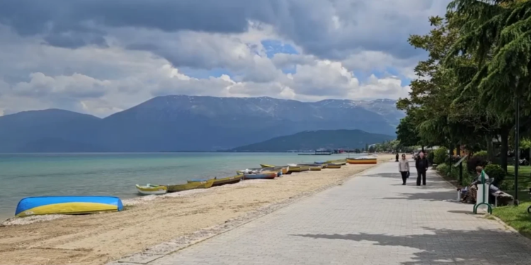 Pogradeci pret turistët: qyteti buzë liqenit hap sezonin me turizëm kulturor dhe aktivitete verore