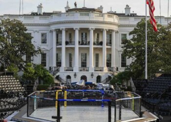 Polemikat për 250-vjetorin e SHBA-së: Trump kërkon medoemos spektakël, organizon ndeshje në kafaz përpara Shtëpisë së Bardë