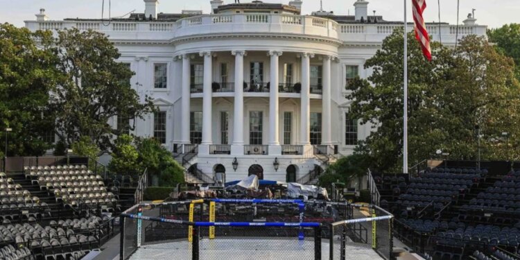 Polemikat për 250-vjetorin e SHBA-së: Trump kërkon medoemos spektakël, organizon ndeshje në kafaz përpara Shtëpisë së Bardë